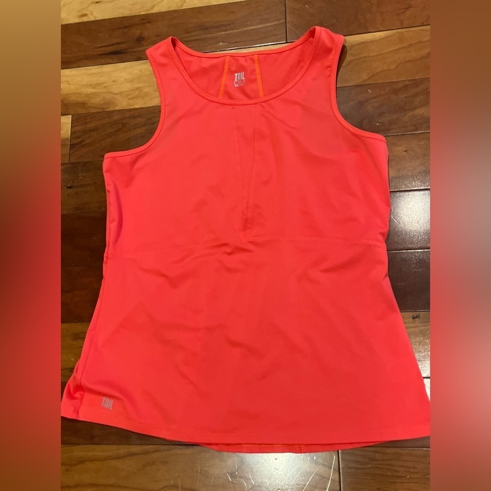TAIL Shirt Ladies Size Medium Orange Pleated Back Summer Perfect Active Golf